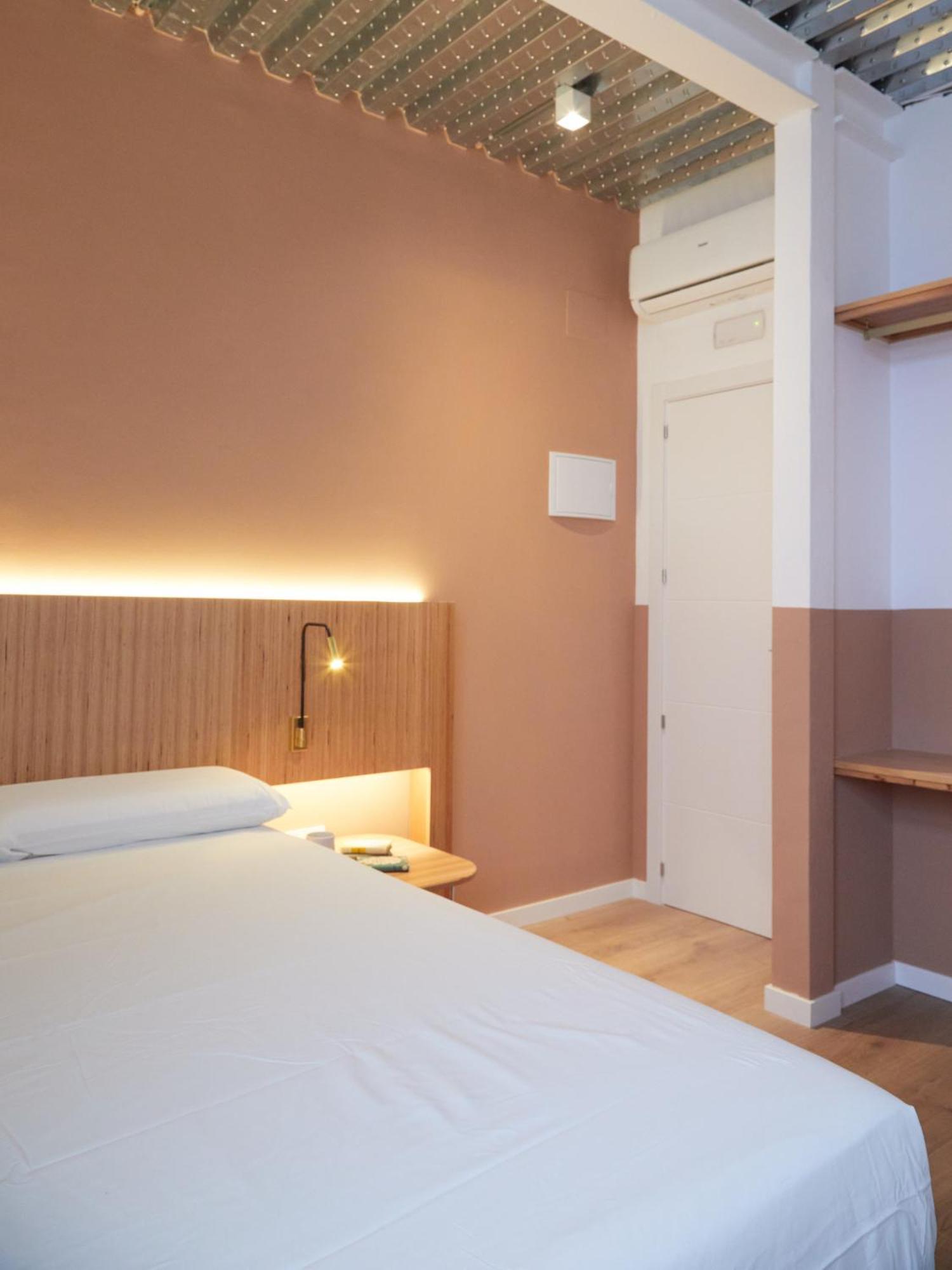 Ola Living Hostal Tetuan Madryt Zewnętrze zdjęcie